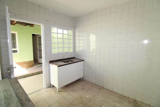 Edícula Cozinha de casa para alugar com 5 quartos, 261m² em Monte Castelo, São José dos Campos