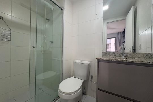 Banheiro de kitnet/studio para alugar com 1 quarto, 25m² em Vila Clementino, São Paulo