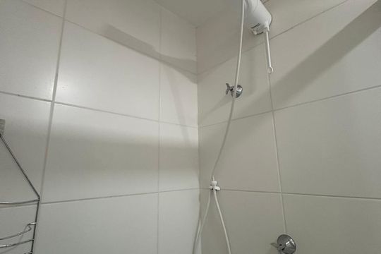 Banheiro de kitnet/studio para alugar com 1 quarto, 25m² em Vila Clementino, São Paulo