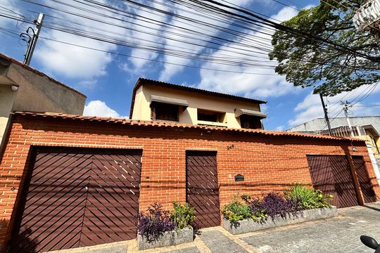 Fachada de casa à venda com 4 quartos, 380m² em Vila Guilhermina, São Paulo