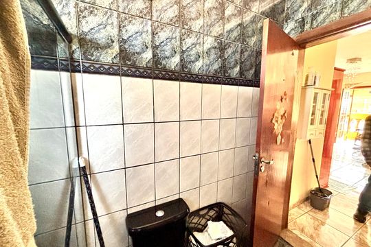 Banheiro 2 de casa à venda com 4 quartos, 380m² em Vila Guilhermina, São Paulo