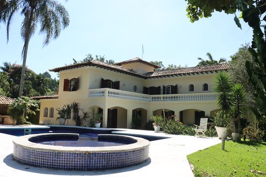 Fachada de casa de condomínio para alugar com 7 quartos, 591m² em Chácaras Eliana, Cotia