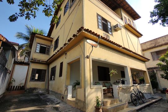 Fachada de casa à venda com 3 quartos, 700m² em Pechincha, Rio de Janeiro