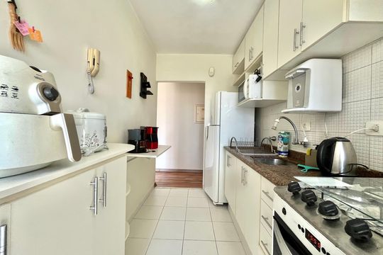 Cozinha de apartamento à venda com 2 quartos, 50m² em Vila Paulista, São Paulo