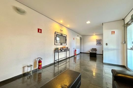 Hall social de apartamento à venda com 2 quartos, 50m² em Vila Paulista, São Paulo