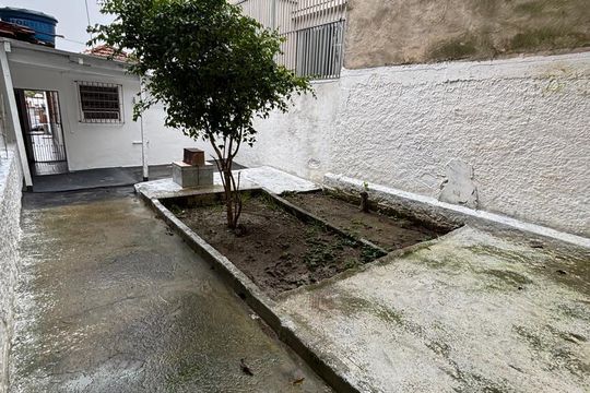 Área externa de casa à venda com 2 quartos, 80m² em Parque Santa Madalena, São Paulo