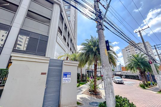 Fachada com Plaquinha de apartamento para alugar com 2 quartos, 68m² em São Paulo, São Paulo