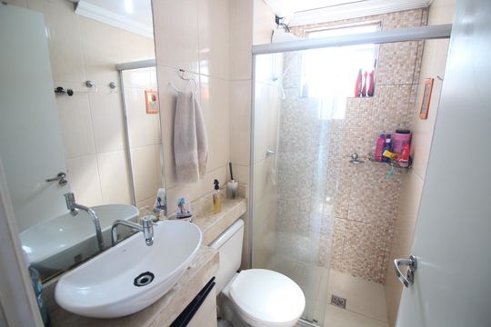 Banheiro de apartamento à venda com 2 quartos, 44m² em Diamante, Contagem