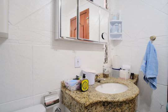 Banheiro de apartamento à venda com 3 quartos, 60m² em Jardim Textil, São Paulo