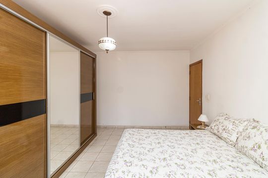 Quarto 1 de casa à venda com 2 quartos, 300m² em Vila Gustavo, São Paulo