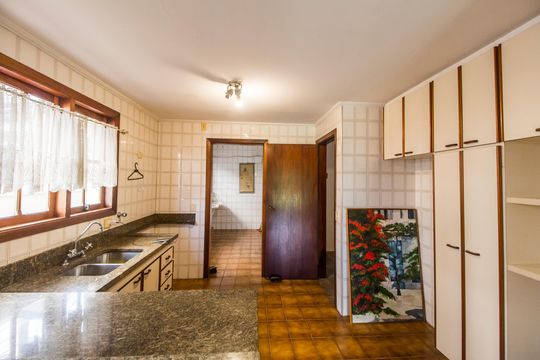 Cozinha de casa de condomínio para alugar com 4 quartos, 490m² em Alphaville, Santana de Parnaíba