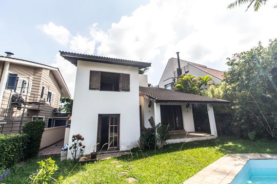 Fachada de casa de condomínio para alugar com 4 quartos, 490m² em Alphaville, Santana de Parnaíba