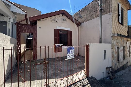 Fachada de casa para alugar com 1 quarto, 75m² em Silveira, Santo André