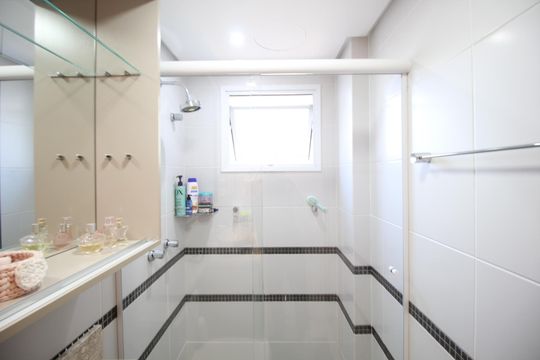 Banheiro de apartamento à venda com 3 quartos, 112m² em Passo D’areia, Porto Alegre