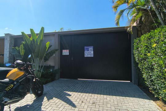 Fachada da Casa de casa de condomínio para alugar com 4 quartos, 510m² em Barra da Tijuca, Rio de Janeiro