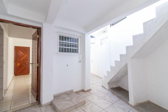 Entrada e Escada de casa à venda com 1 quarto, 100m² em Vila Granada, São Paulo