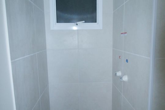 Banheiro de apartamento à venda com 2 quartos, 43m² em Irajá, Rio de Janeiro