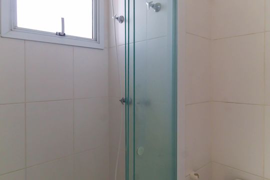 Banheiro de apartamento para alugar com 2 quartos, 66m² em Pari, São Paulo