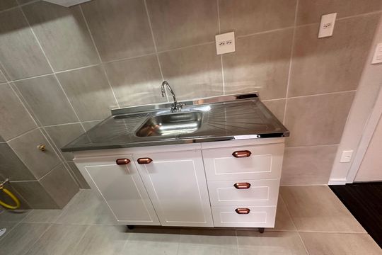 Cozinha de apartamento à venda com 2 quartos, 52m² em Jardim São Luís, São Paulo