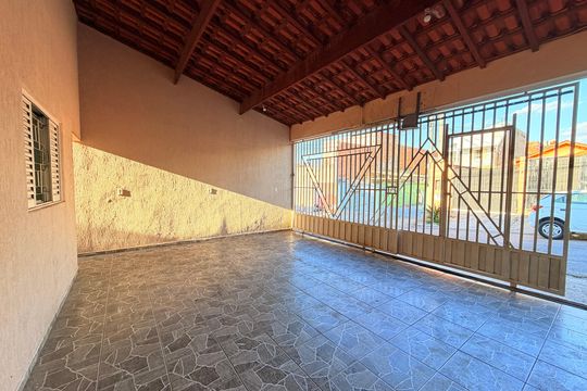 Garagem de casa à venda com 3 quartos, 148m² em Parque Residencial Jundiaí, Jundiaí