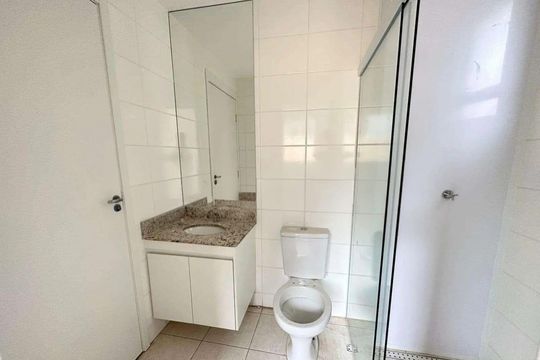 Banheiro social de apartamento para alugar com 2 quartos, 52m² em Buritis, Belo Horizonte