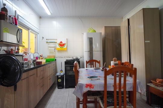 Cozinha  de casa à venda com 4 quartos, 353m² em Morro Santana, Porto Alegre