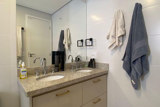 Banheiro da Suíte 2  de apartamento para alugar com 3 quartos, 125m² em Centro, Osasco