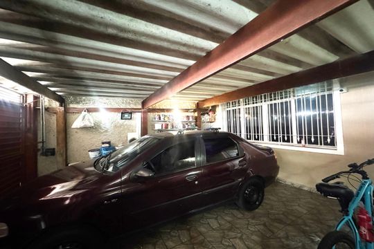 Garagem de casa à venda com 3 quartos, 178m² em Jardim Imperador (zona Leste), São Paulo