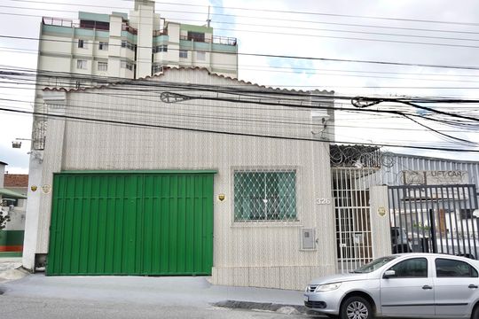 Fachada de casa à venda com 3 quartos, 132m² em Floresta, Belo Horizonte