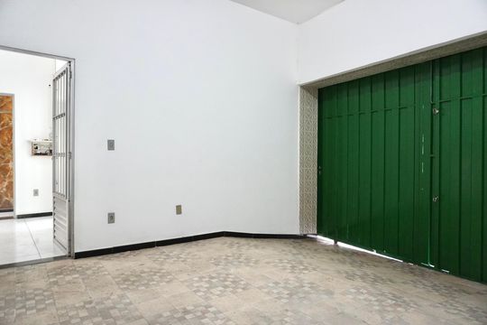 Garagem (2 vagas) de casa à venda com 3 quartos, 132m² em Floresta, Belo Horizonte