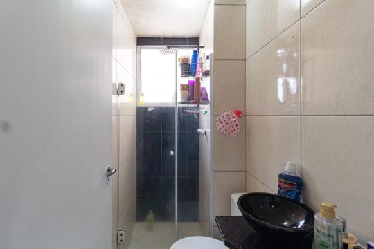 Banheiro de apartamento à venda com 2 quartos, 42m² em São Pedro, Osasco