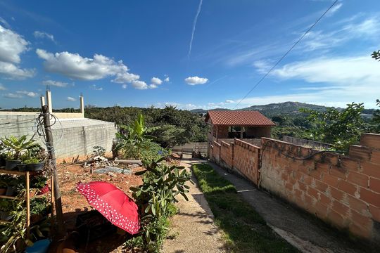 Casa à venda com 3 quartos, 262m² em Estâncias Imperiais, Contagem