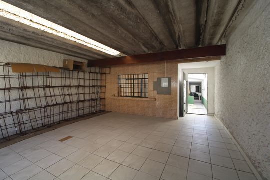 Garagem de casa para alugar com 2 quartos, 125m² em Jardim Jabaquara, São Paulo