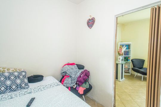 Quarto 1 de casa à venda com 2 quartos, 140m² em Realengo, Rio de Janeiro