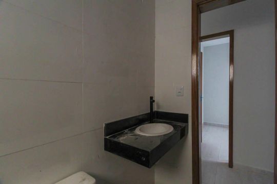 Banheiro de apartamento à venda com 2 quartos, 53m² em Parque Independência, São Paulo