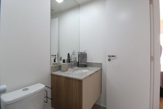 Banheiro de kitnet/studio à venda com 1 quarto, 24m² em Vila Olímpia, São Paulo