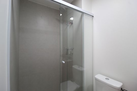 Banheiro de kitnet/studio à venda com 1 quarto, 24m² em Vila Olímpia, São Paulo