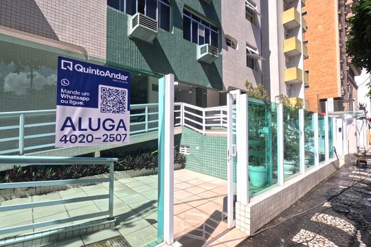 Fachada | Adesivo/Placa Quintoandar instalado  de apartamento para alugar com 2 quartos, 96m² em Ponta da Praia, Santos