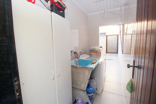 Área de Serviço de casa à venda com 3 quartos, 172m² em Vila Aquilino, Santo André