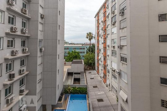 Vista da janela de apartamento à venda com 2 quartos, 55m² em Floresta, Porto Alegre