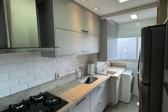Cozinha de apartamento à venda com 2 quartos, 74m² em Vila Bertioga, São Paulo
