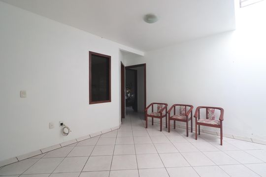 sala dos fundos de casa à venda com 4 quartos, 200m² em Ouro Branco, Novo Hamburgo