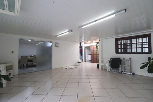 Garagem de casa à venda com 4 quartos, 200m² em Ouro Branco, Novo Hamburgo