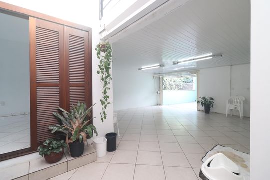 Garagem de casa à venda com 4 quartos, 200m² em Ouro Branco, Novo Hamburgo