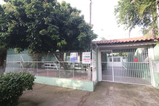 Fachada de casa à venda com 4 quartos, 200m² em Ouro Branco, Novo Hamburgo