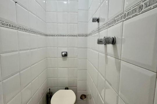 Banheiro de serviço de apartamento para alugar com 2 quartos, 80m² em Ipanema, Rio de Janeiro