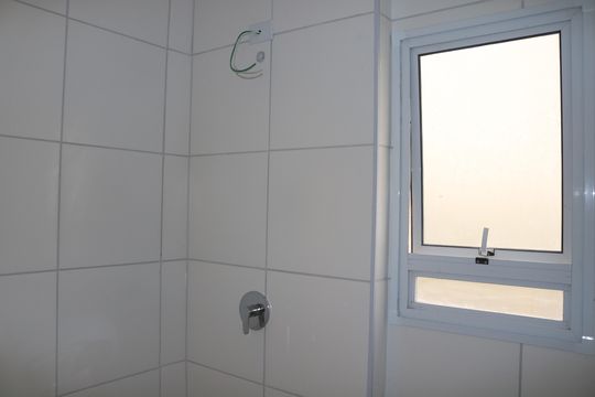 Banheiro de apartamento à venda com 1 quarto, 36m² em Várzea da Barra Funda, São Paulo