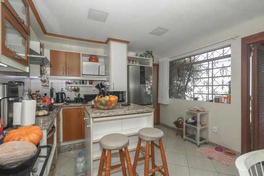 Cozinha de casa à venda com 5 quartos, 300m² em Sarandi, Porto Alegre