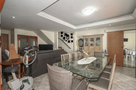 Sala de casa à venda com 5 quartos, 300m² em Sarandi, Porto Alegre