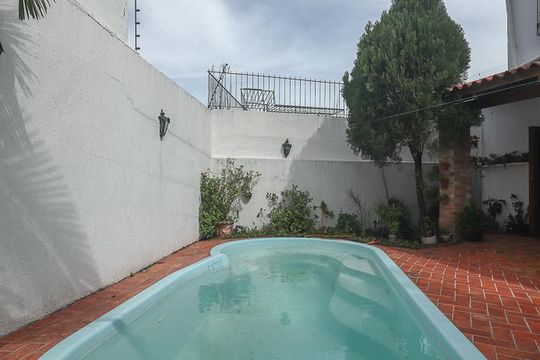 Fundos de casa à venda com 5 quartos, 300m² em Sarandi, Porto Alegre